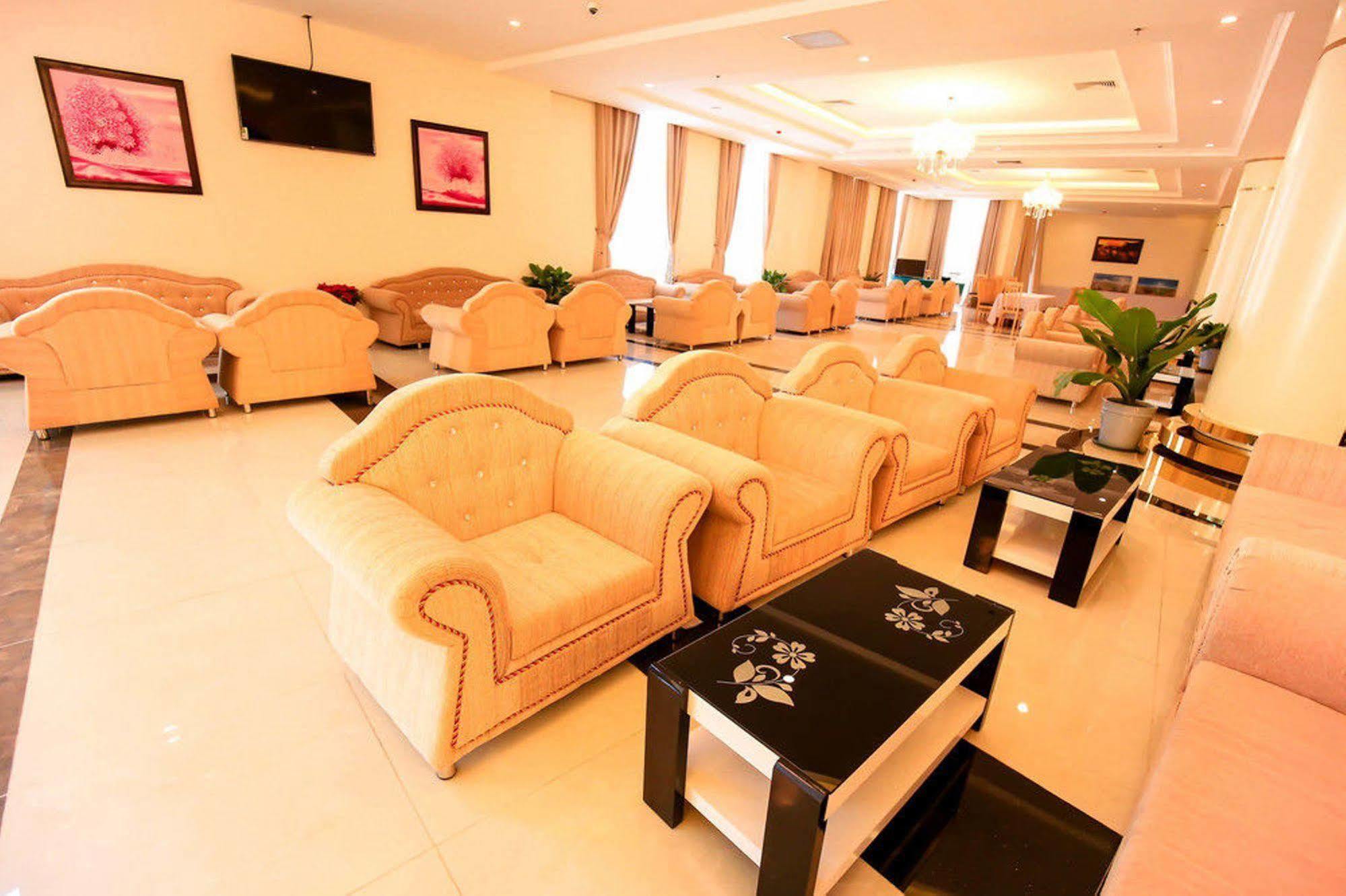 Bavico Plaza Hotel דה לאט מראה חיצוני תמונה