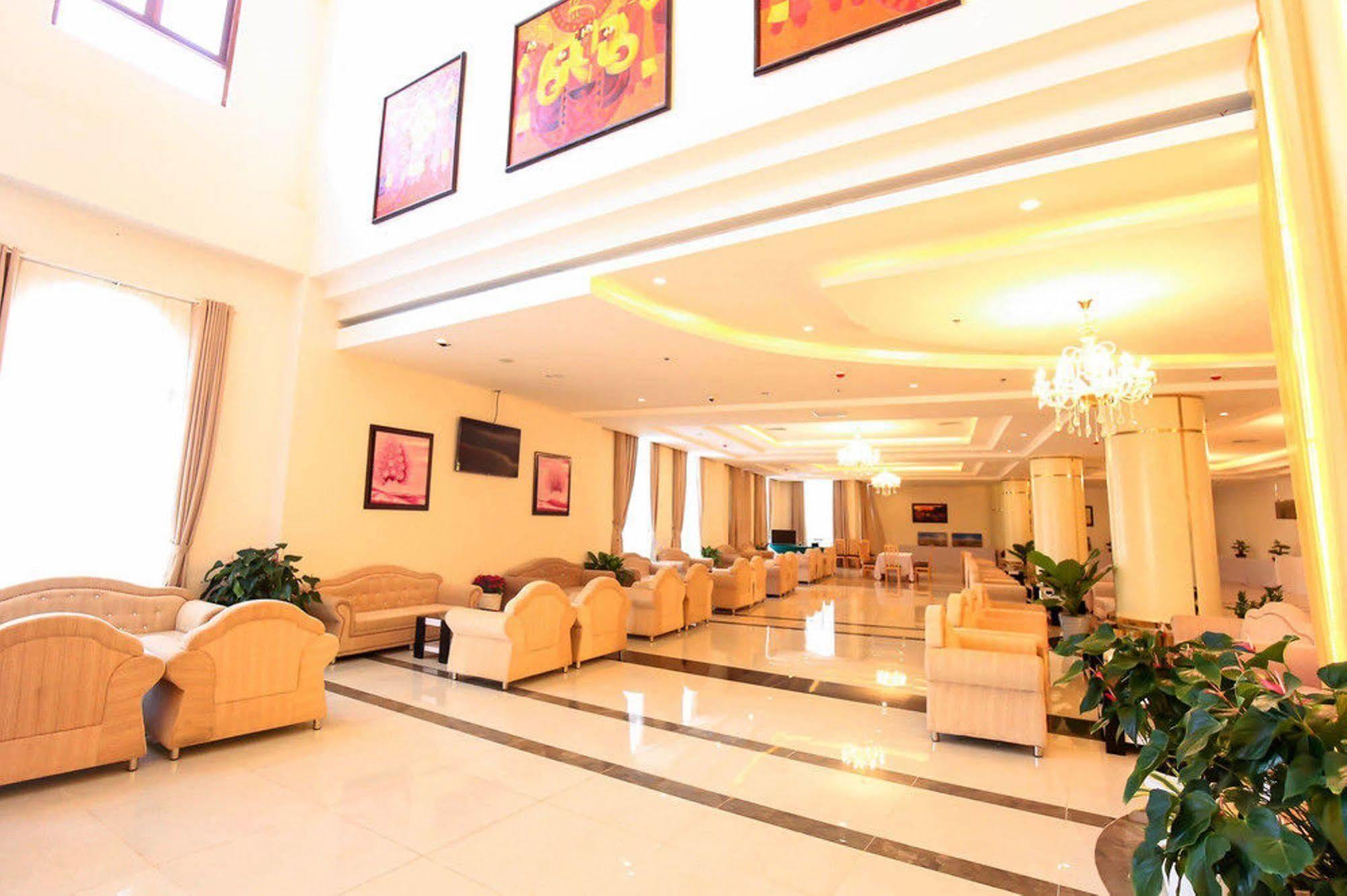 Bavico Plaza Hotel דה לאט מראה חיצוני תמונה
