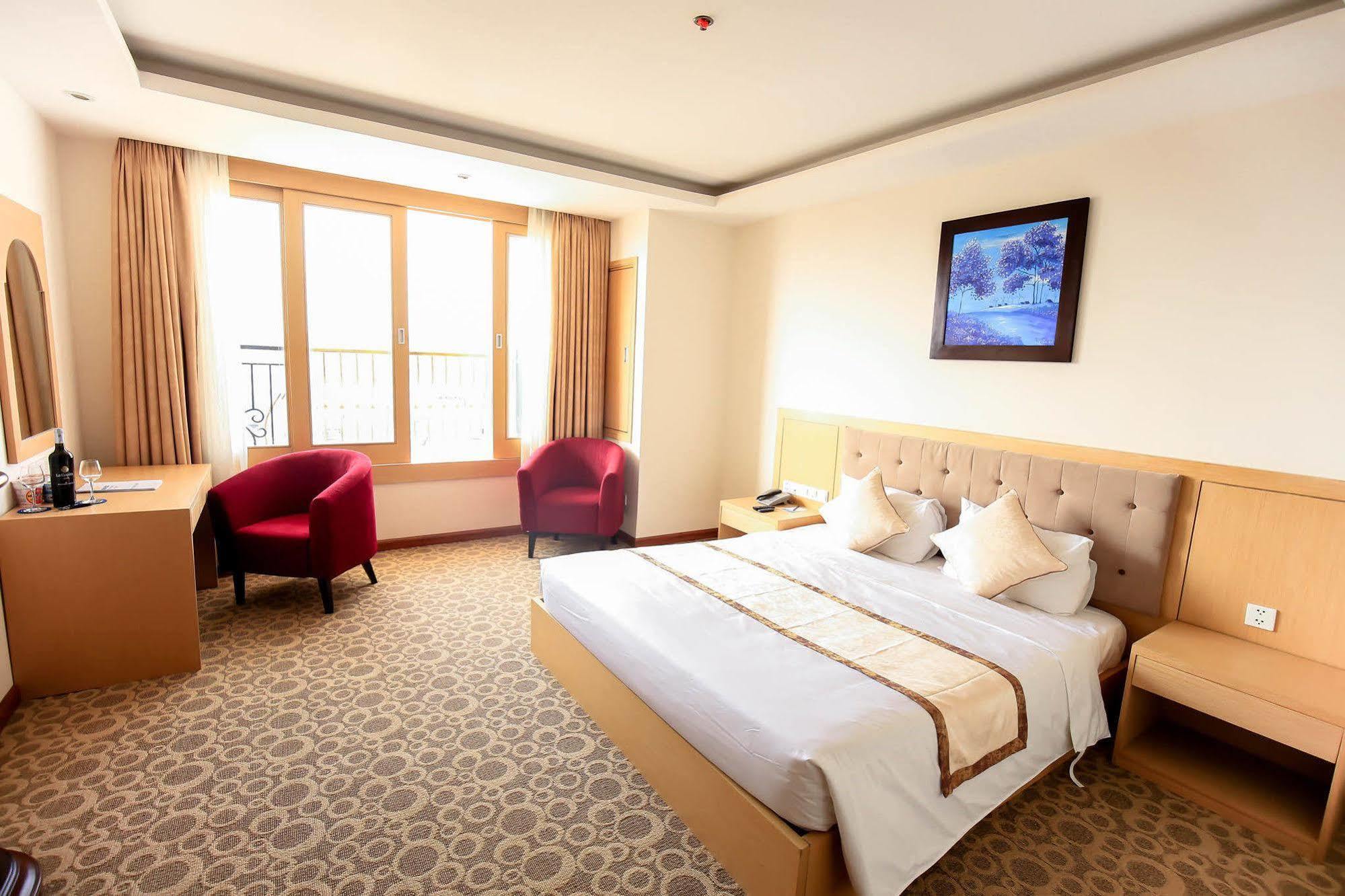 Bavico Plaza Hotel דה לאט מראה חיצוני תמונה