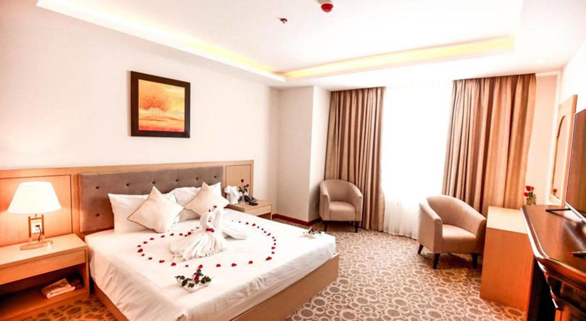 Bavico Plaza Hotel דה לאט מראה חיצוני תמונה