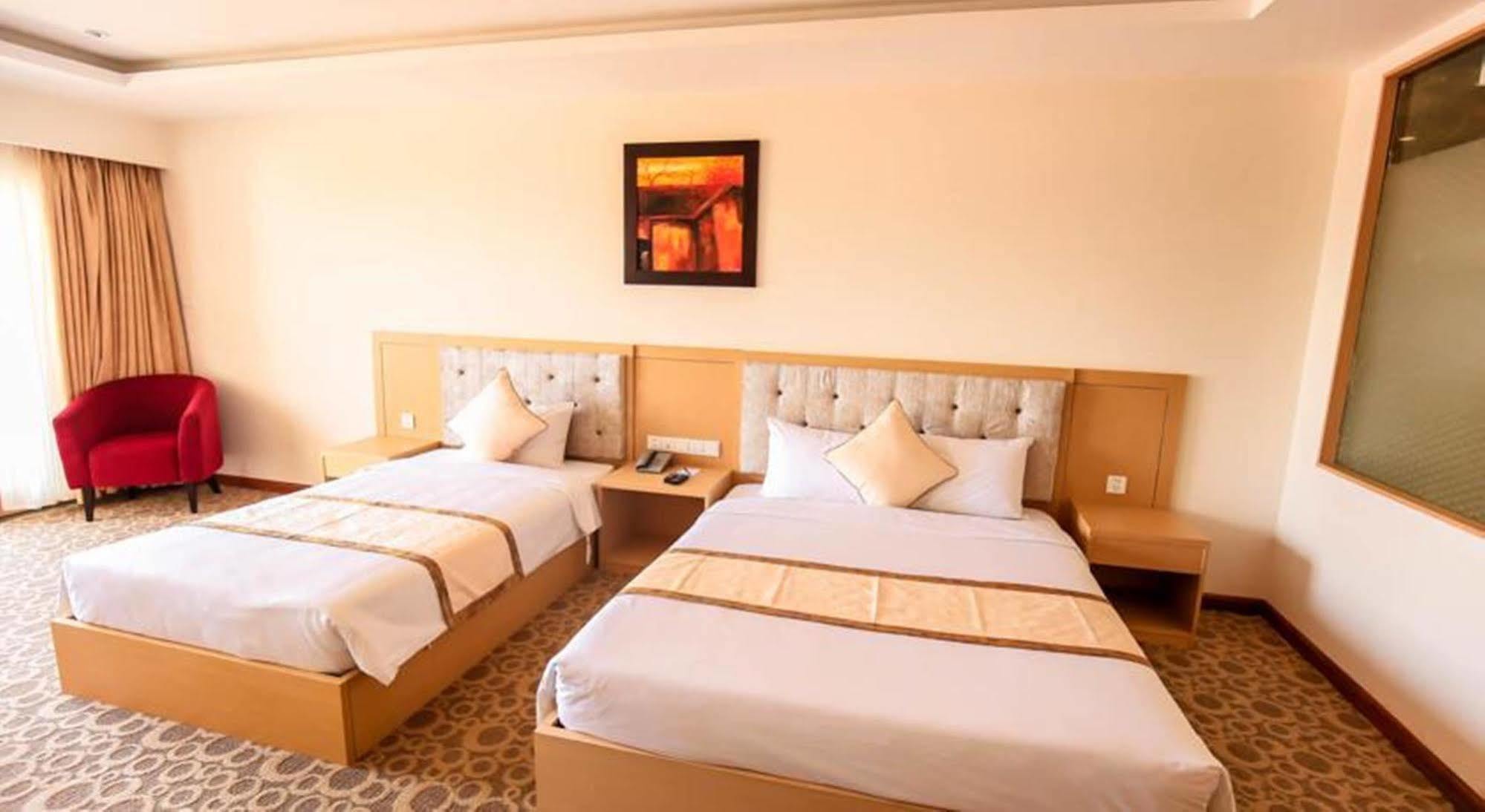 Bavico Plaza Hotel דה לאט מראה חיצוני תמונה
