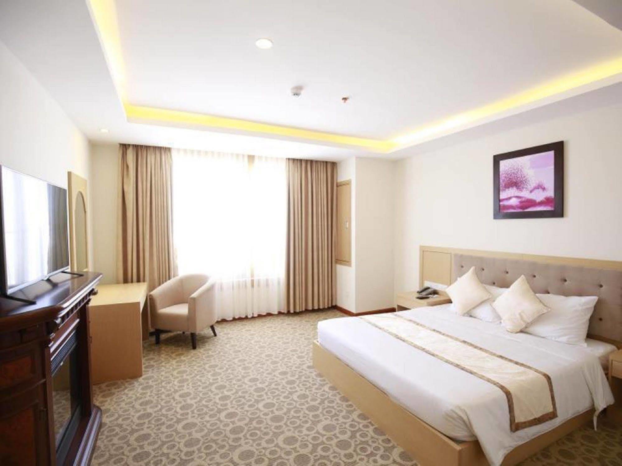 Bavico Plaza Hotel דה לאט מראה חיצוני תמונה