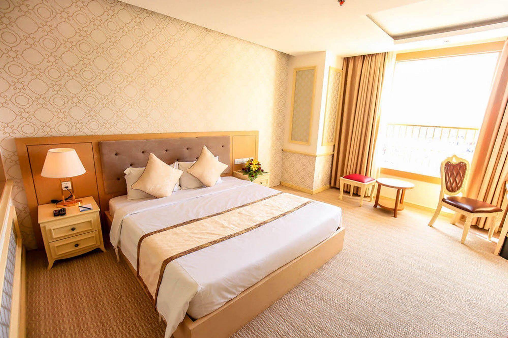 Bavico Plaza Hotel דה לאט מראה חיצוני תמונה