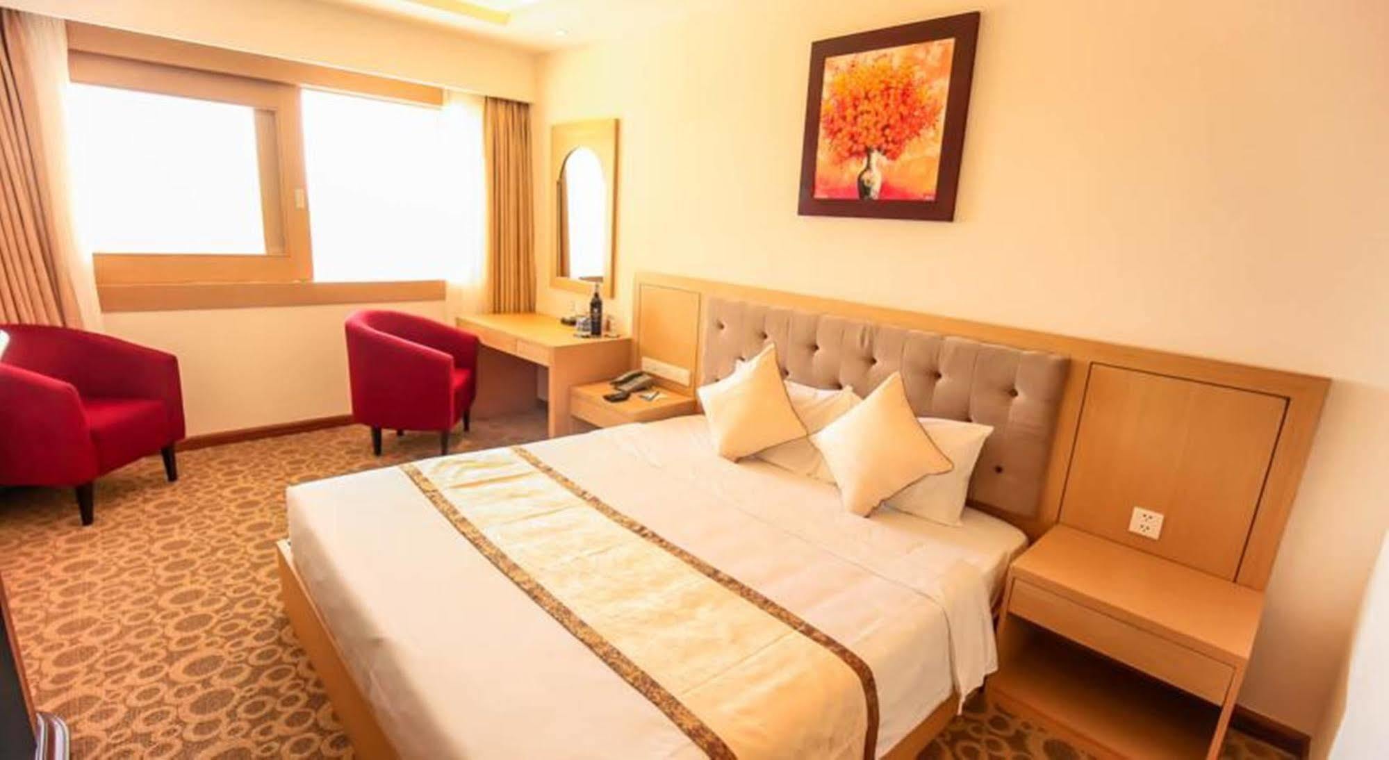 Bavico Plaza Hotel דה לאט מראה חיצוני תמונה