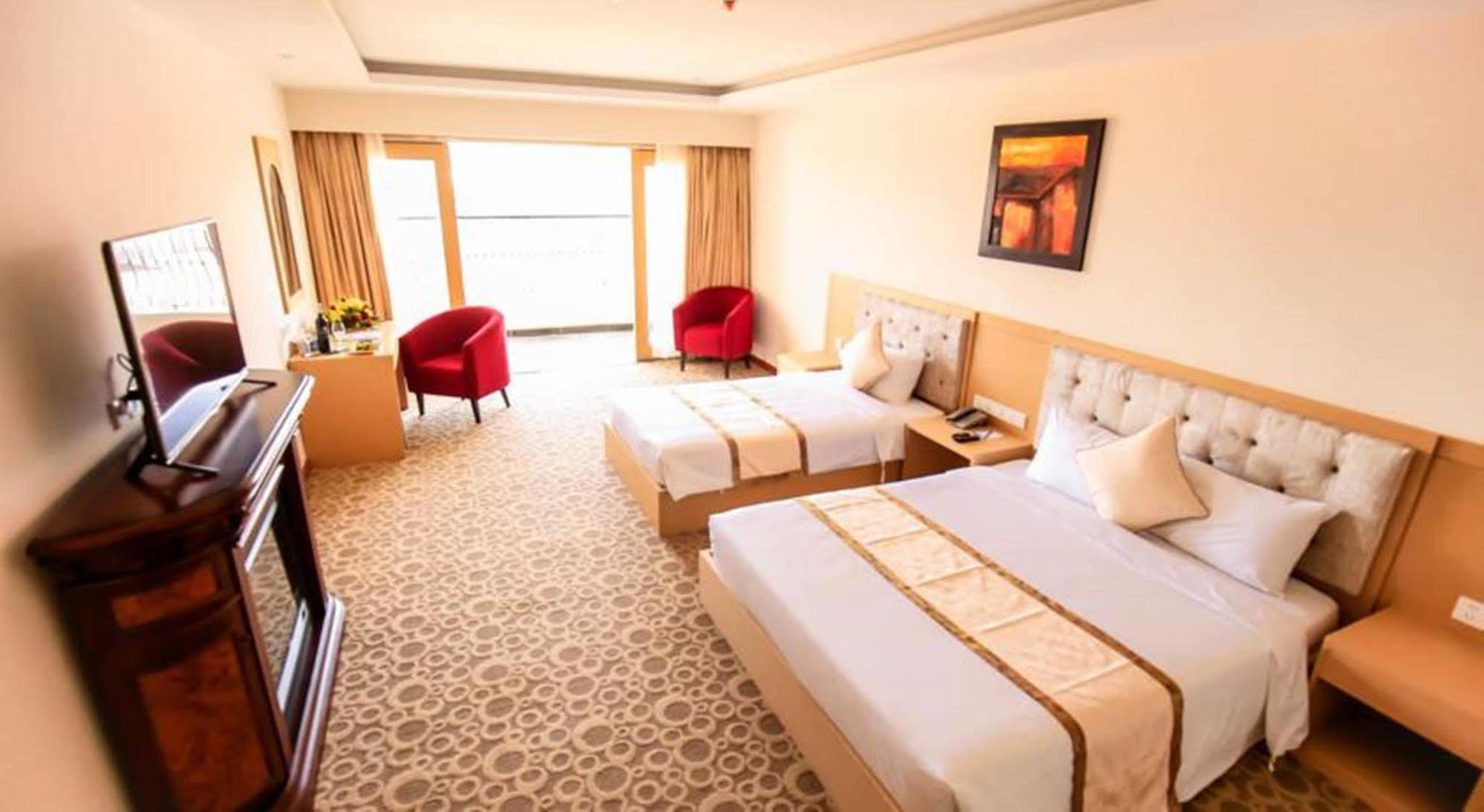 Bavico Plaza Hotel דה לאט מראה חיצוני תמונה